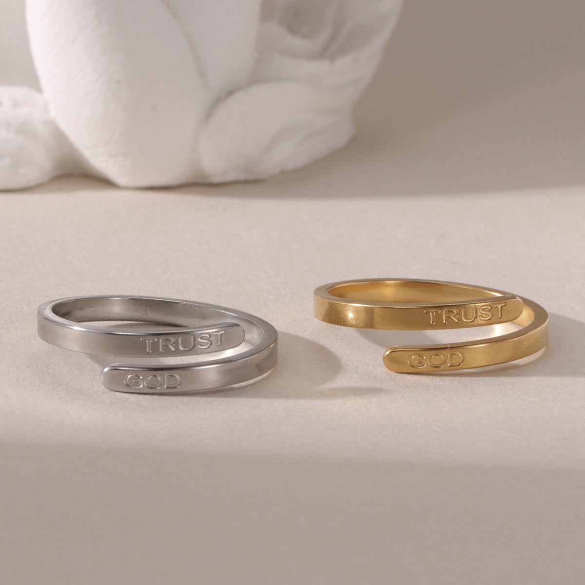 Anillo "Confía en Dios" — Paz que llevas contigo