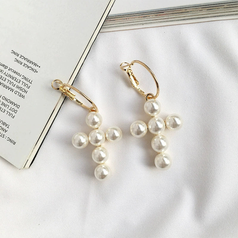 Aretes “Amor Guardado” — Cruz de perlas