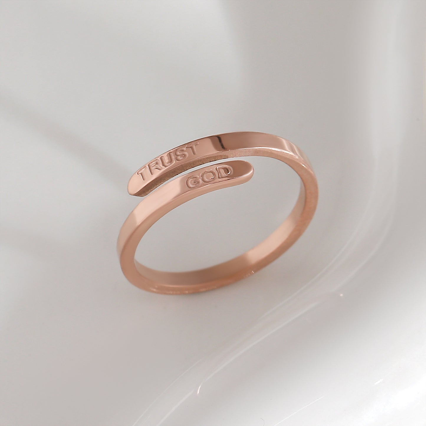 Anillo "Confía en Dios" — Paz que llevas contigo