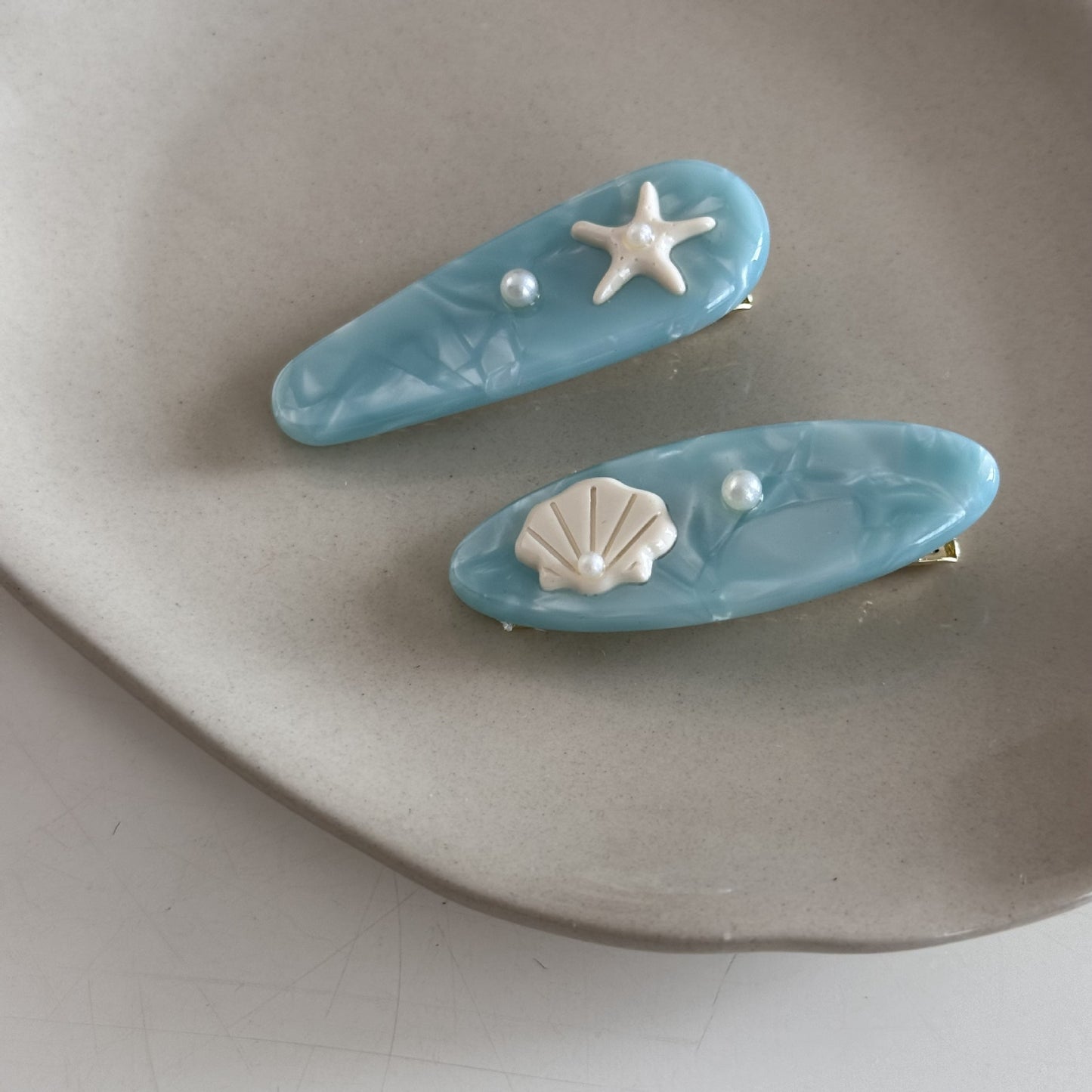 Clip Lateral de Acetato con Efecto de Agua y Detalles Marinos-Set de 2