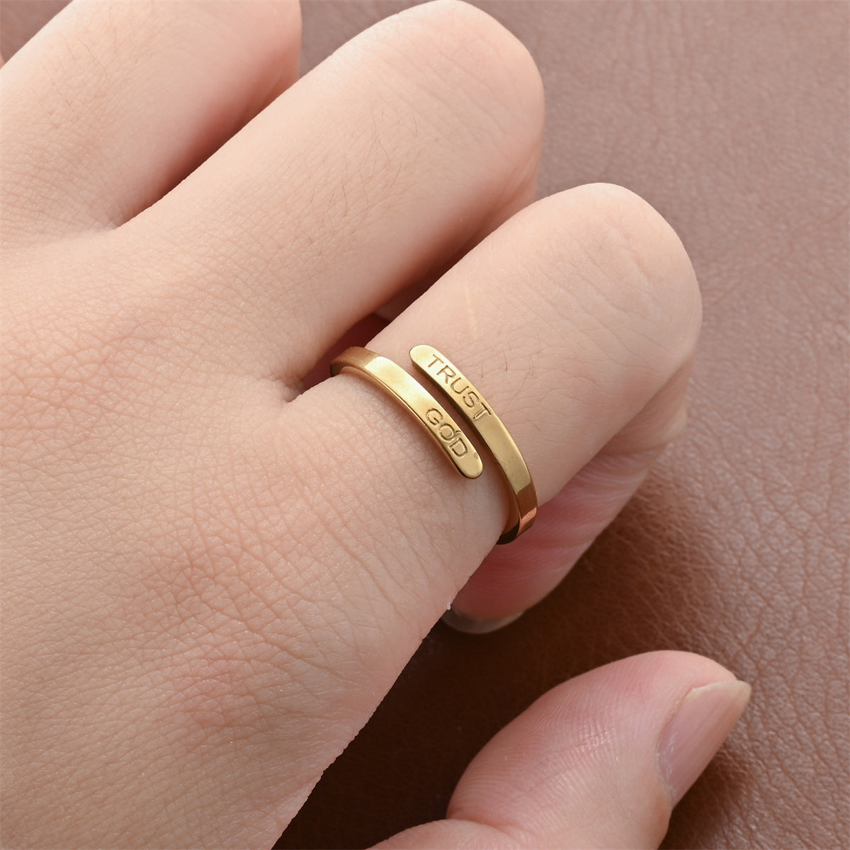 Anillo "Confía en Dios" — Paz que llevas contigo