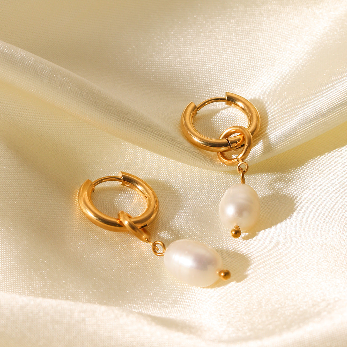 "Pearl in Her Eyes" Earrings
