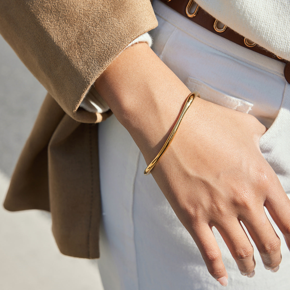 Pulsera Rígida Trenzada Arte Geométrico en Oro