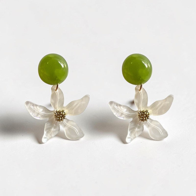 "Grape & Flower" Earrings 🌿🤍 - Fresh and Natural Elegance