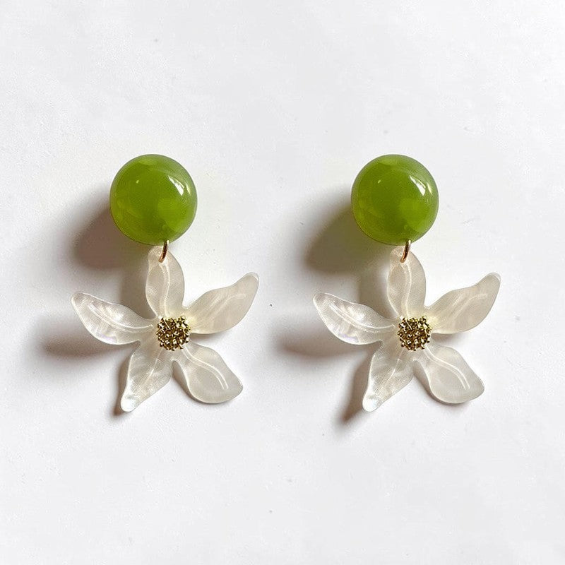 "Grape & Flower" Earrings 🌿🤍 - Fresh and Natural Elegance