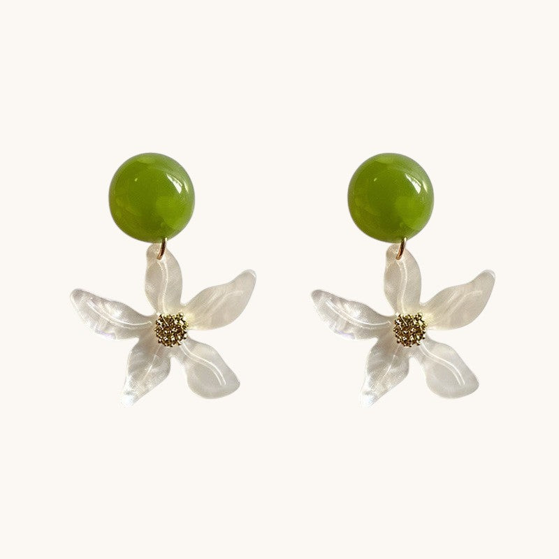 "Grape & Flower" Earrings 🌿🤍 - Fresh and Natural Elegance